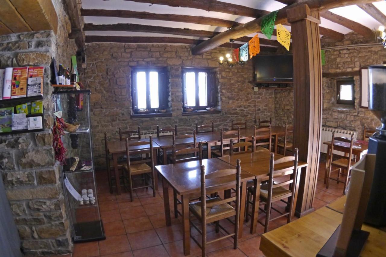 Albergue Restaurante De Artieda Exteriér fotografie